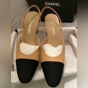 Classic Chanel Beige & Black slingback Size 39